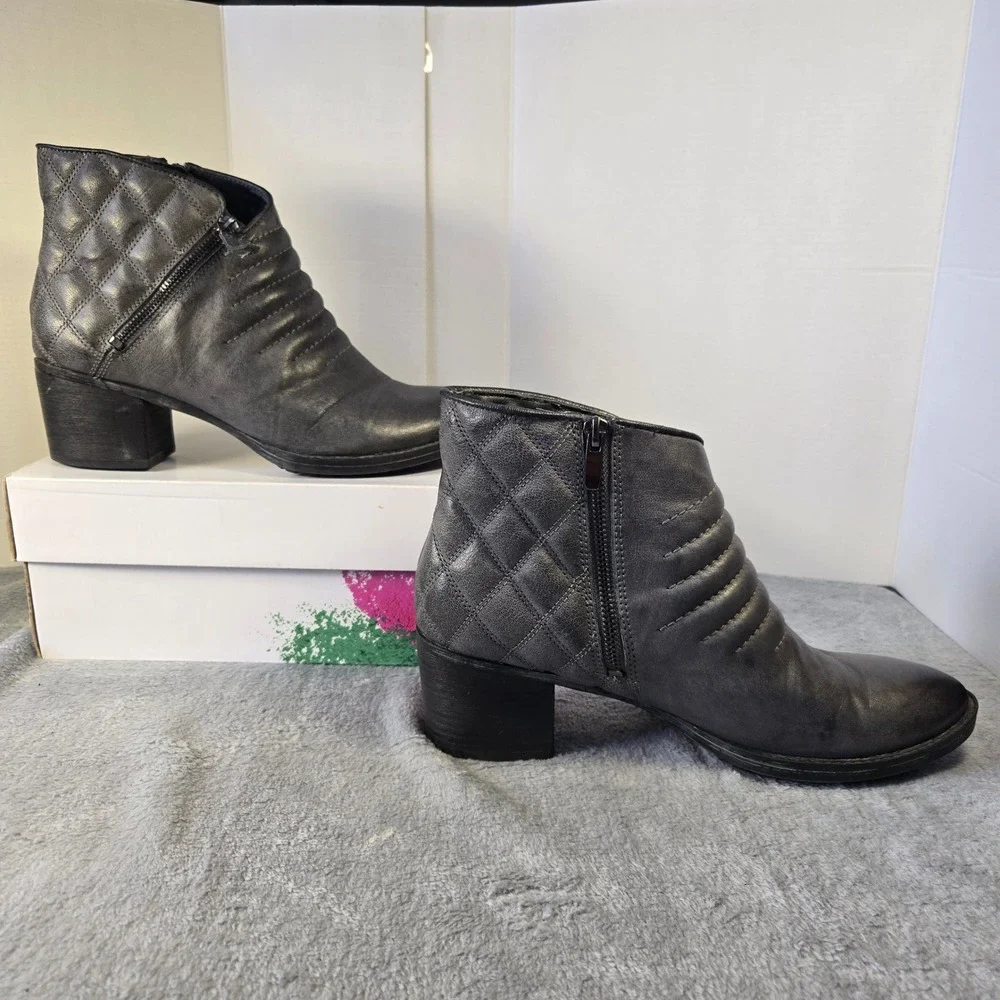 Clarks Womens Metallic Pewter Grey Quilted Leather Ankle‎ Boots 9.5M 26103989